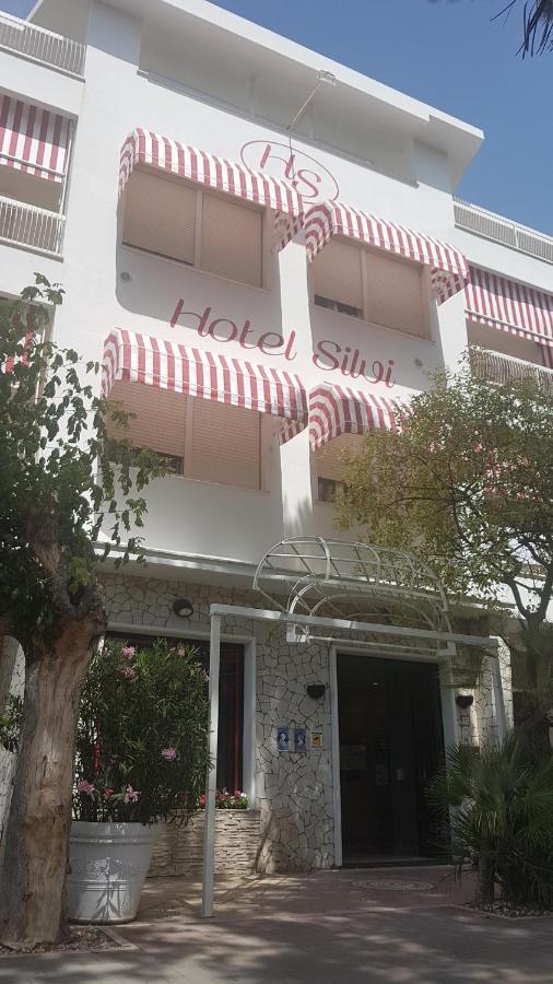 Hotel Silvi Силви Марина Екстериор снимка
