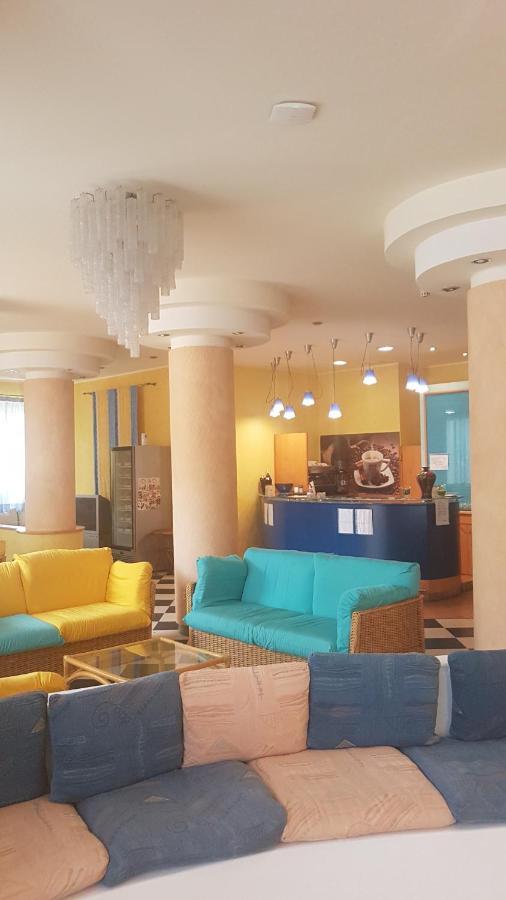 Hotel Silvi Силви Марина Екстериор снимка
