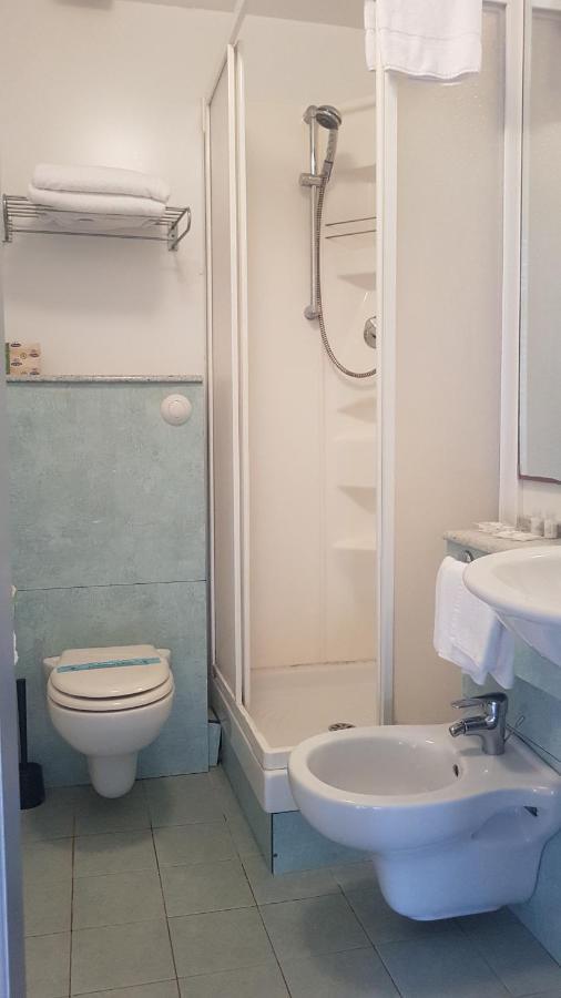 Hotel Silvi Силви Марина Екстериор снимка