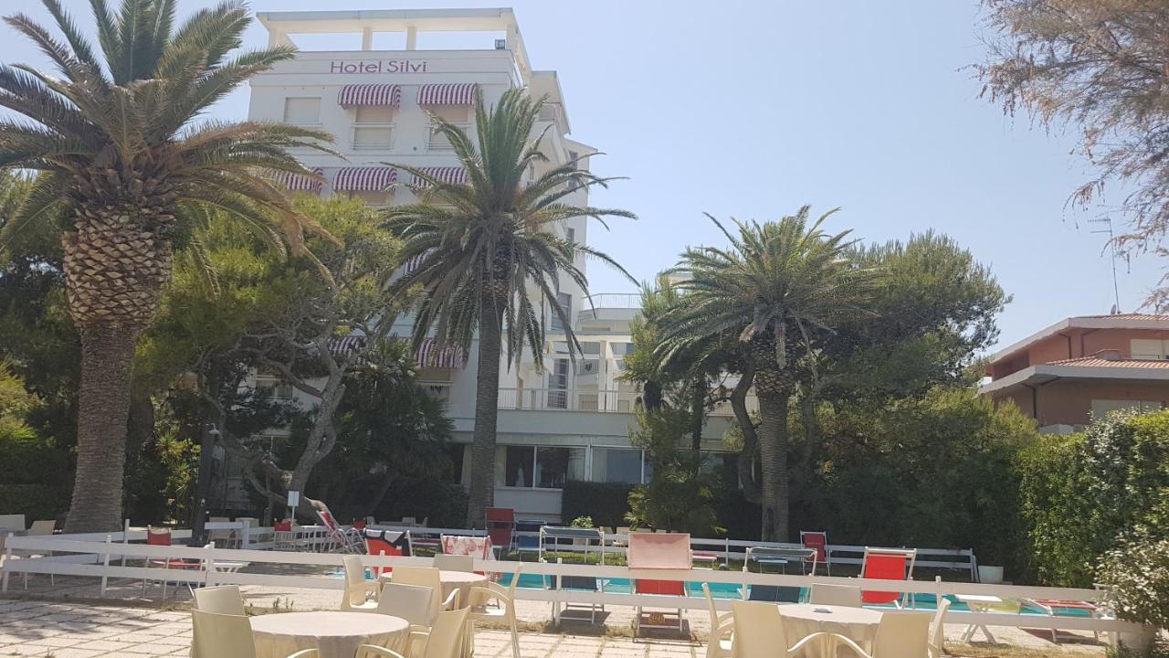 Hotel Silvi Силви Марина Екстериор снимка