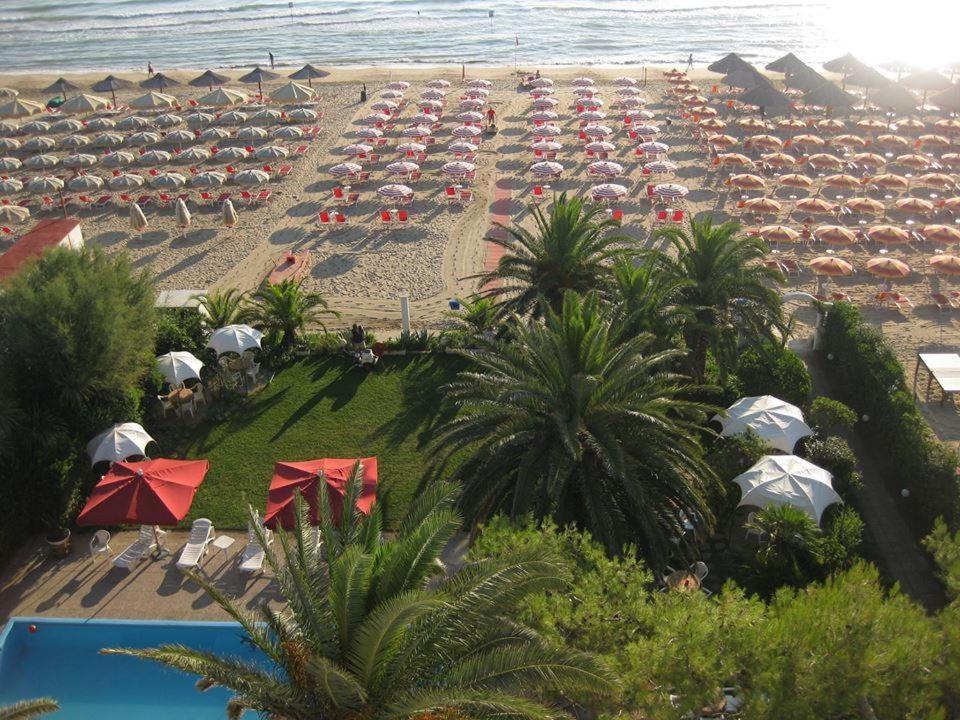 Hotel Silvi Силви Марина Екстериор снимка